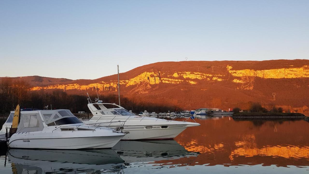 Eden Marine Botel